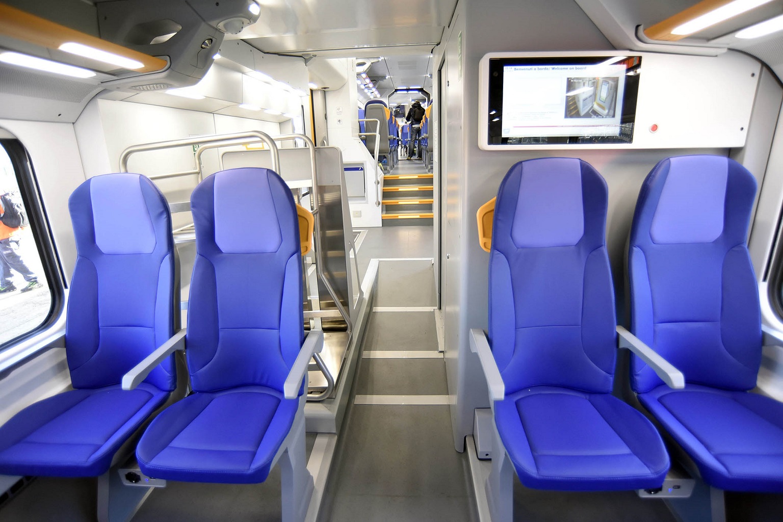 Pavia, molesta una minorenne in treno: fermato grazie agli altri passeggeri