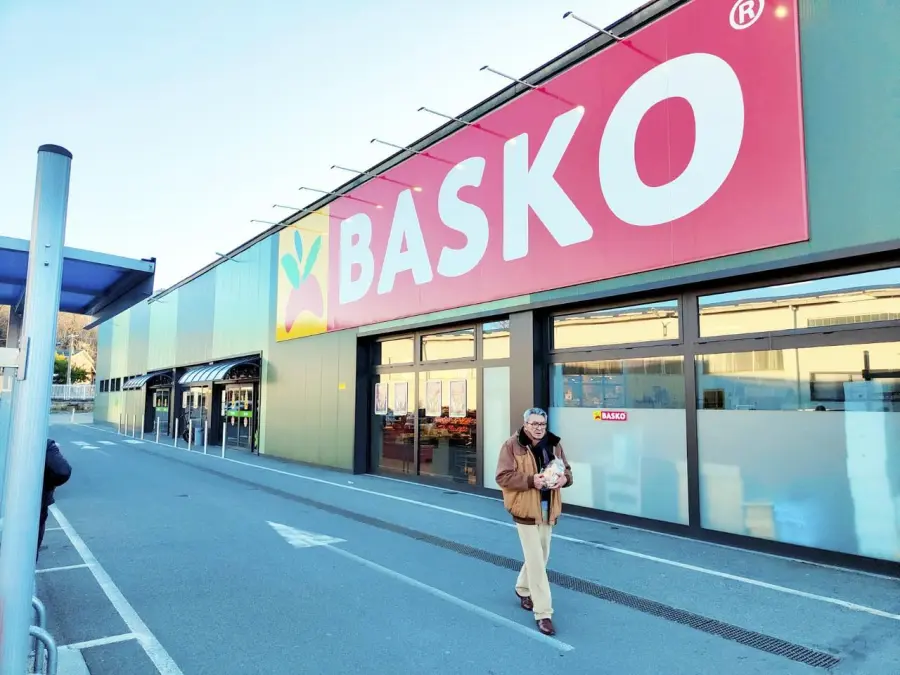 Furto al Basko di Stradella, tutti i dettagli di un colpo che lascia molti sospetti