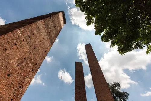 Le cinque torri medievali di Pavia: dove si trovano, come riconoscerle e cosa rappresentavano davvero