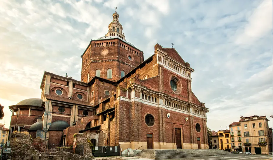 Il Duomo di Pavia: storia, curiosità architettoniche e come visitarlo