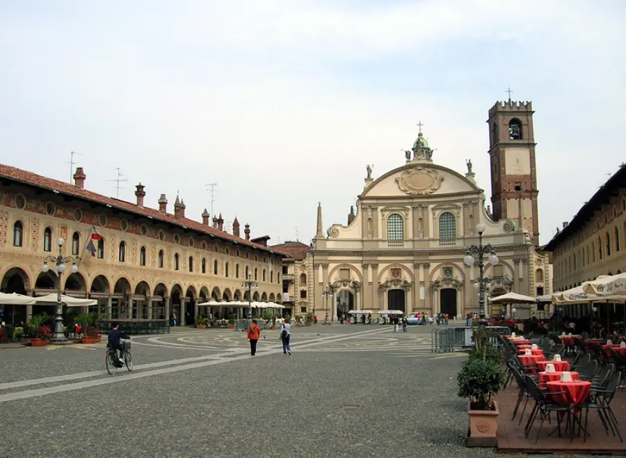 Vigevano: Piazza Ducale, castello e cosa vedere